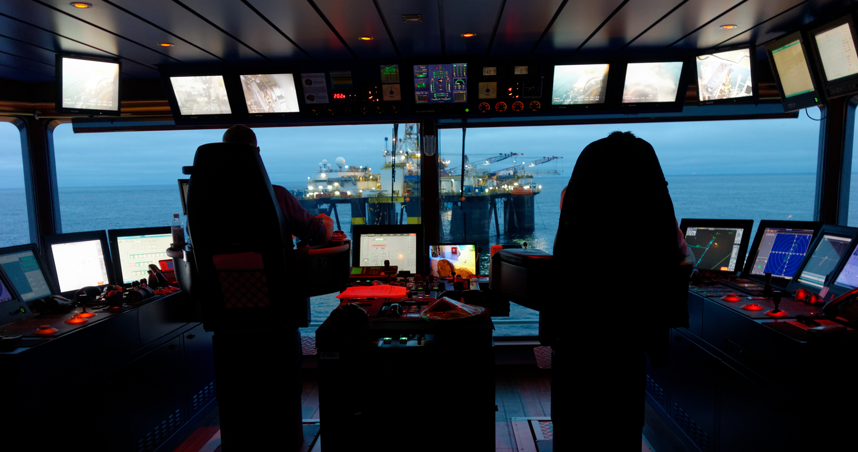 Bridge of a vessel navigating to a offshore rig. 